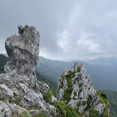 大剣神社のご神体の岩