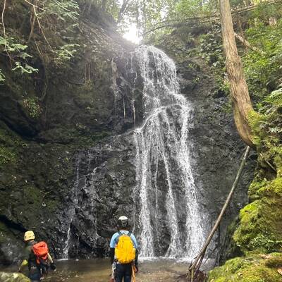 最後に現れる20メートルほどの滝。