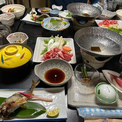 川湯温泉立石の天然鮎と熊野牛のお料理。