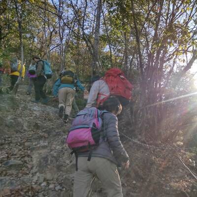 ツツジ尾根からは、急傾斜地が幾つかある