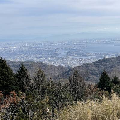 東おたふく山からの景色② 遠くの山並みもよく見えます