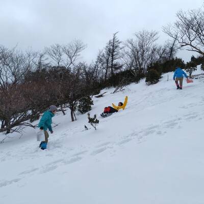 ヒャッホー雪滑り