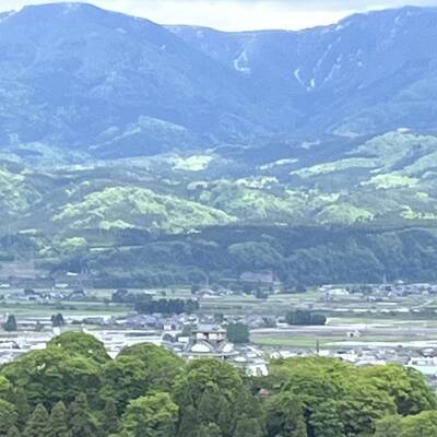 展望台から大野城　左の山｢法恩寺山･スキージャム勝山｣　右｢経ヶ岳｣