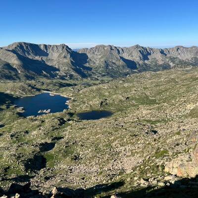 マドリウ ペラフィタ クラロ渓谷の連山　氷河が作ったU字谷が連なっている