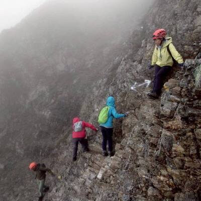 五竜岳山頂から慎重に下山