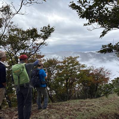 山座同定。Y師匠は、どこの山も詳しい。