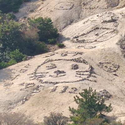 羽鳥峰からみたニャスカの地上絵。だれが作ったんやろ？