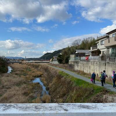 鵜の川沿い　馬堀駅まで