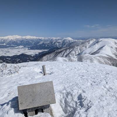 やっとたどり着いた部子山から